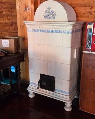 stufa ad accumulo  maiolica a olle 