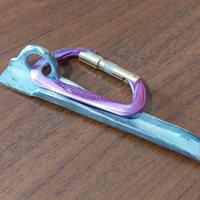 Chiodo da roccia Cassin + moschettone Kong