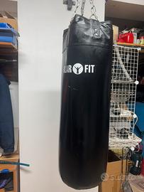 Sacco boxe kickboxing completo di staffa fissaggio