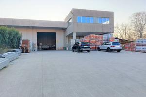 Immobile di 1100 m² con 3 locali a Cantù