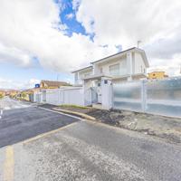 PORZIONE DI BIFAMILIARE A ROMA