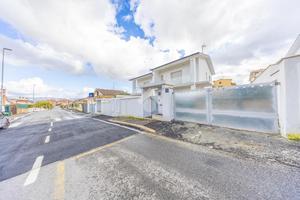 PORZIONE DI BIFAMILIARE A ROMA