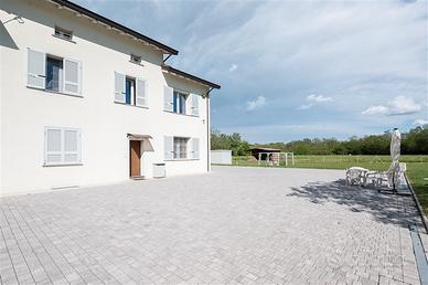 Villa con ampio giardino 5000 mq a Fidenza