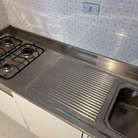 Piano in acciaio con lavello