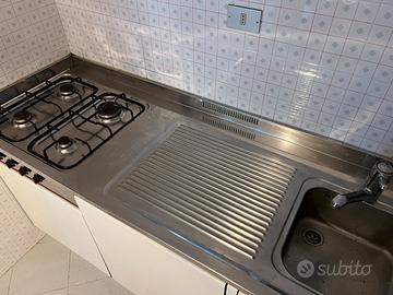 Piano in acciaio con lavello