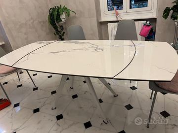 Tavol in vetro ceramica effetto marmo +sedie