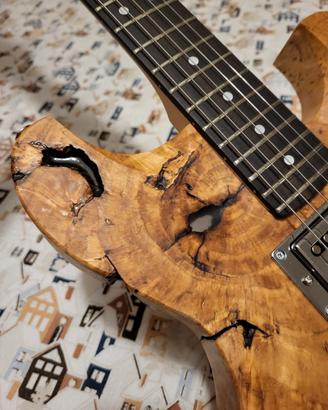 chitarra elettrica artigianale in pioppo traverso 