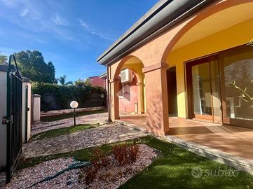 VILLA A SCHIERA CENTRALE A CAPOTERRA