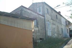 Casa indipendente di 100 m² con 2 locali e box aut