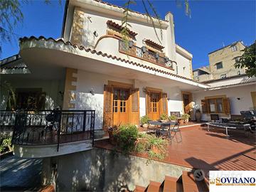 VILLACIAMBRA/MONREALE: VILLA BIFAMILIARE CON
