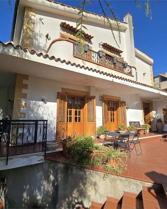 VILLACIAMBRA/MONREALE: VILLA BIFAMILIARE CON