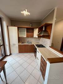 Cucina angolare completa con elettrodomestici