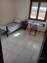 Stanza singola in ampio appartamento
