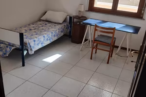 Stanza singola in ampio appartamento