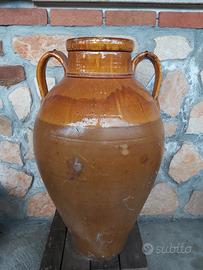 Anfora antica in terracotta