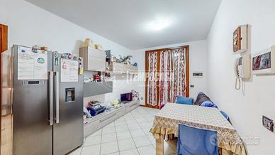 Trilocale al secondo piano con balcone e garage in