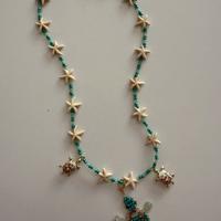 Collana con stelle e perline e tartaruga