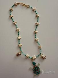 Collana con stelle e perline e tartaruga