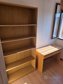 Libreria e scrivania abbinata effetto legno