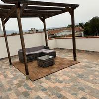 Divano componibile + pavimento in legno