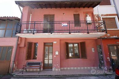 Casa indipendente di 60 m² con 2 locali e posto au