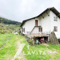 Casa bifamiliare da ristrutturare