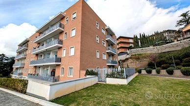 Trilocale all'ultimo piano con garage e cantina