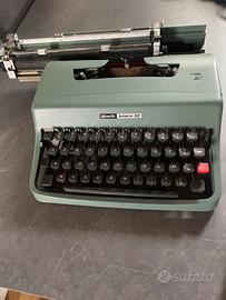 Macchina da scrivere Olivetti Lettera 32
