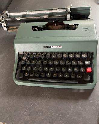 Macchina da scrivere Olivetti Lettera 32