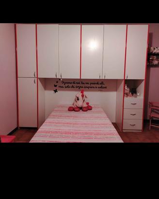 cameretta completa di accessori 