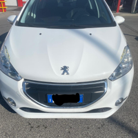 PEUGEUT 208