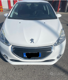 PEUGEUT 208