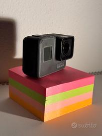 GoPro HERO 5 Black con custodia e pettorina