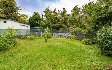 PORZIONE DI CASA CON TERRENO DI PROPRIETA'