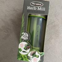 Macina erbe 2 in 1 taglia e sfoglia Microplane