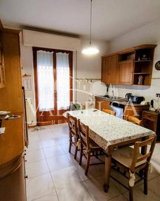 Appartamento di 120 m² con 5 locali a Poggibonsi