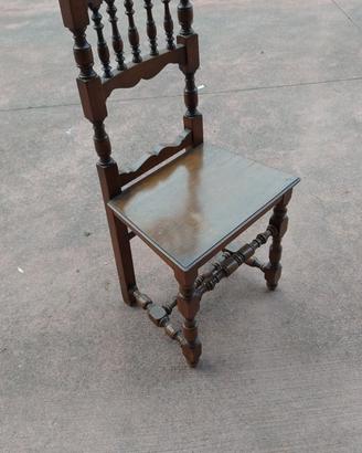 Sedia in legno di noce inizio XVIII secolo