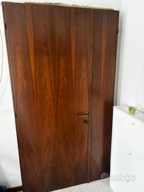 Porta a due battenti