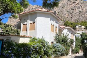 Ampio appartamento in villa sul mare