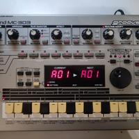 ROLAND MC-303 GROOVEBOX