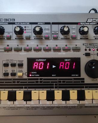 ROLAND MC-303 GROOVEBOX