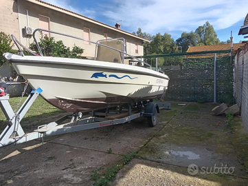 Barca motore e carrello