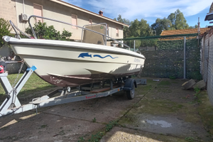 Barca motore e carrello