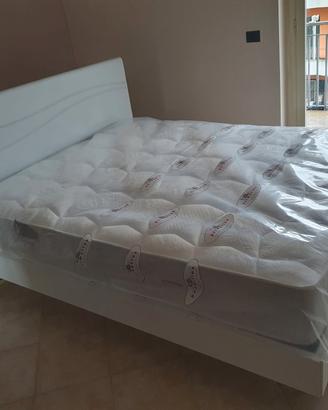Letto matrimoniale 