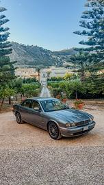 Jaguar XJ X350 2.7D V6 - Service Book completo