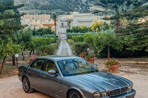 Jaguar XJ X350 2.7D V6 - Service Book completo