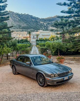 Jaguar XJ X350 2.7D V6 - Service Book completo