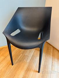 2 sedie Kartell Dr. Yes nere