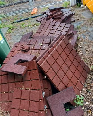 Pavimento in gomma antitrauma