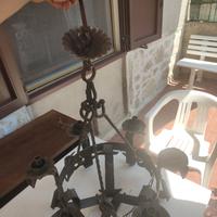 Lampadario in ferro battuto effetto medioevo 